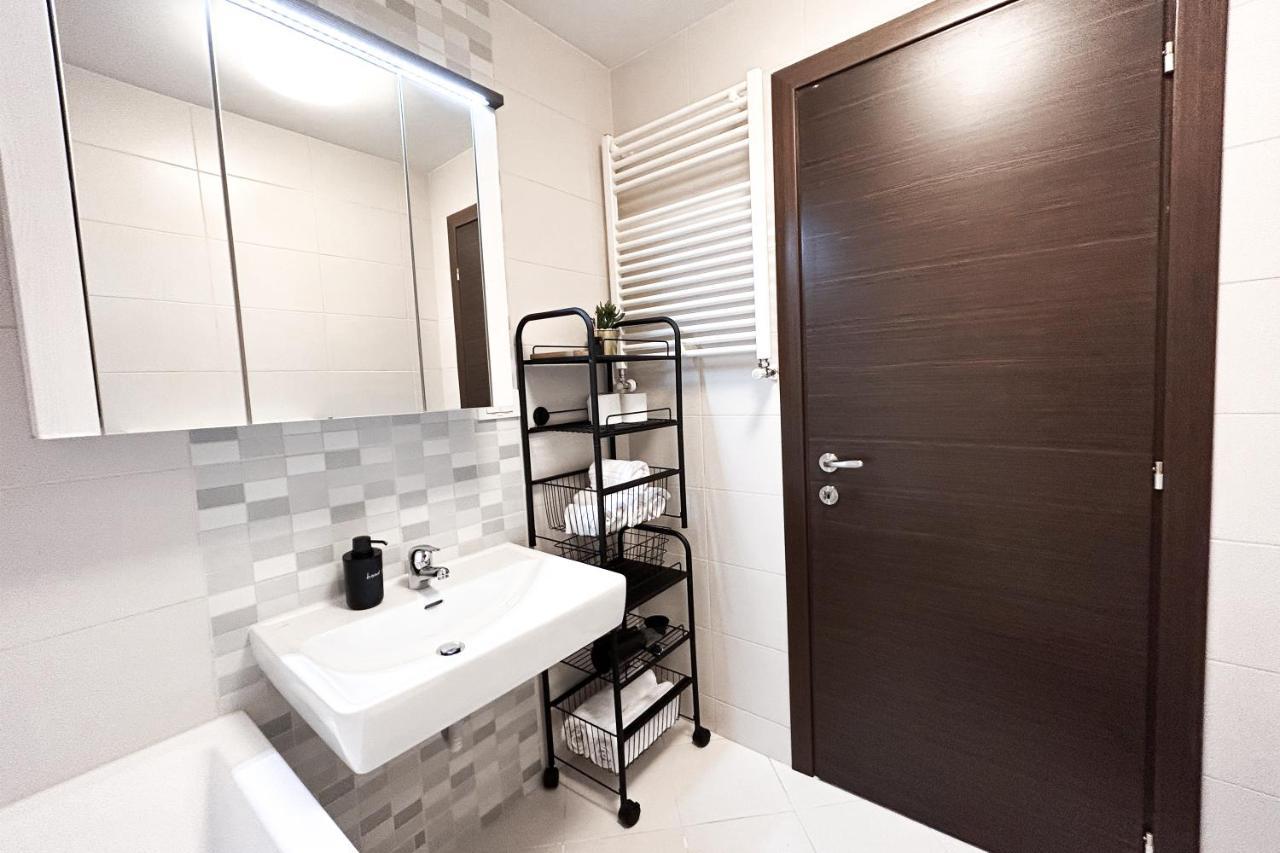 Apartamento Downtown C22 Bucarest Exterior foto